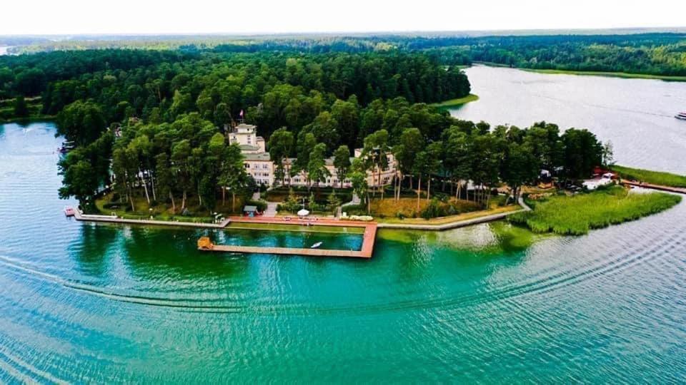 Oficerski Yacht Club Pacyfic *