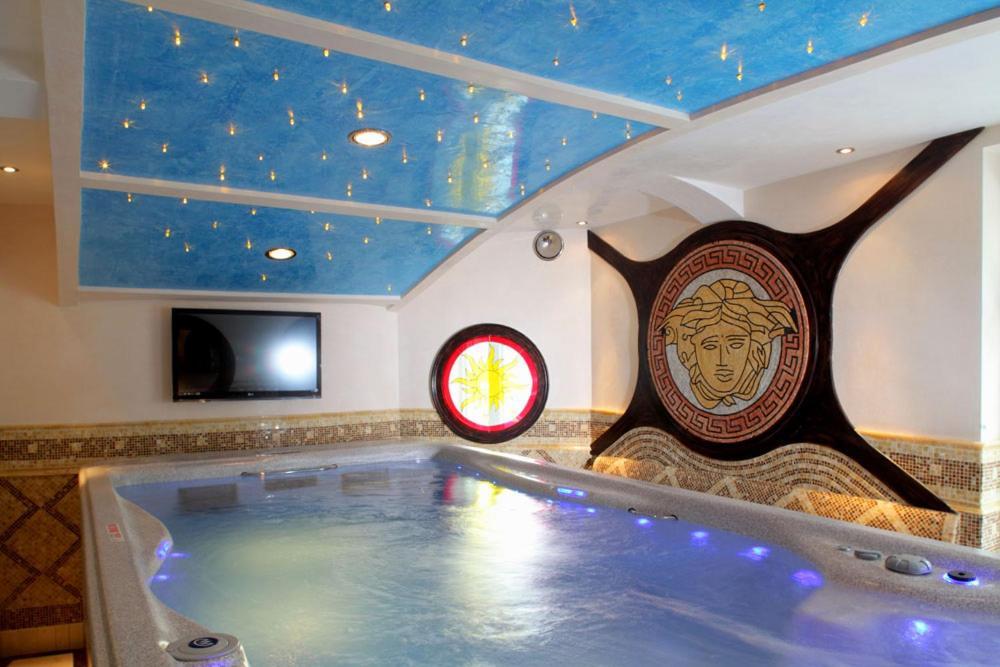 Oficerski Yacht Club Pacyfic *